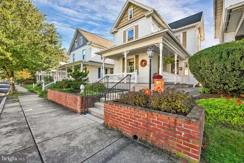 Exterior - 233 S Spruce St, Lititz, PA 17543 photo 5 of 11
