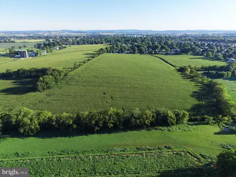 1670 Clover Ln, Mount Joy, PA 17552
