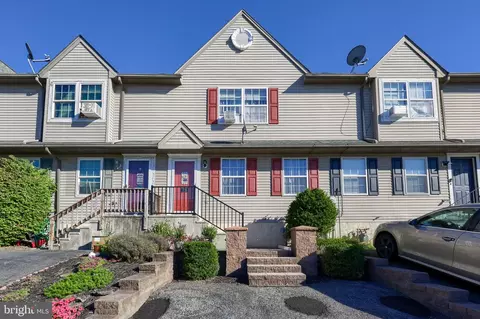 228 Quaking Aspen Ln, Marietta, PA 17547