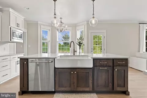 Kitchen - 354 Amber Dr, Lititz, PA 17543 photo 2 of 6