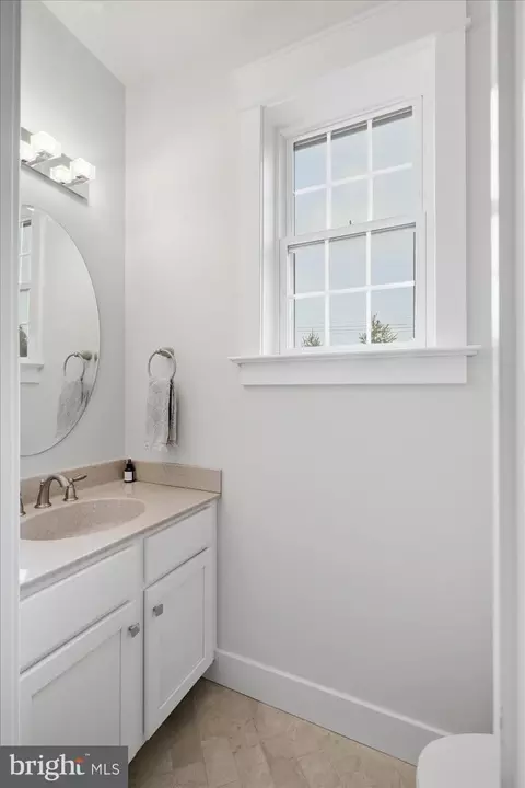 Bath - 354 Amber Dr, Lititz, PA 17543 photo 1 of 2