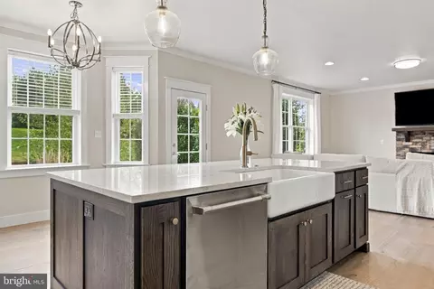 Kitchen - 354 Amber Dr, Lititz, PA 17543 photo 5 of 6