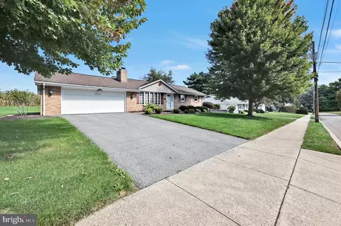 313 Parkview Dr, Manheim, PA 17545