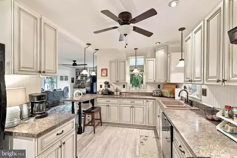 Kitchen - 80 Dead End Rd, Lititz, PA 17543 photo 6 of 6