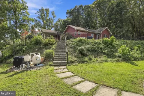Exterior - 80 Dead End Rd, Lititz, PA 17543 photo 15 of 33
