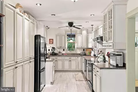 Kitchen - 80 Dead End Rd, Lititz, PA 17543 photo 3 of 6