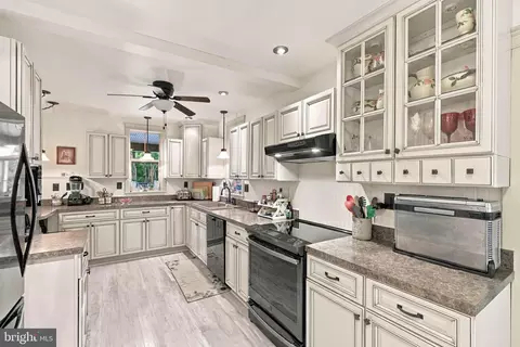Kitchen - 80 Dead End Rd, Lititz, PA 17543 photo 5 of 6