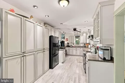 Kitchen - 80 Dead End Rd, Lititz, PA 17543 photo 4 of 6