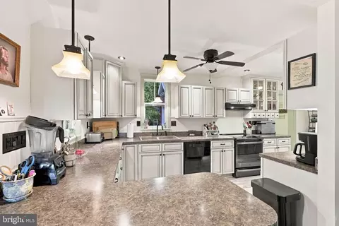 Kitchen - 80 Dead End Rd, Lititz, PA 17543 photo 2 of 6