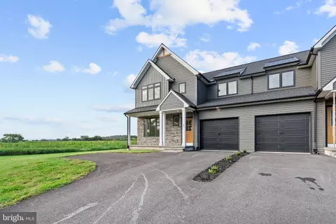 29 Lausch Rd, Denver, PA 17517