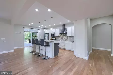 Entry Way - 1146 S Bristol Dr, Lititz, PA 17543 photo 5 of 7