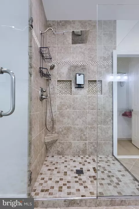 Bath - 1146 S Bristol Dr, Lititz, PA 17543 photo 2 of 2