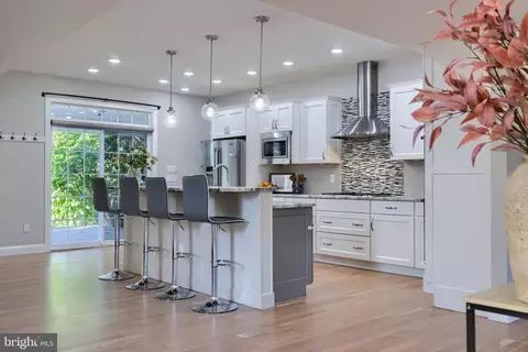 Kitchen - 1146 S Bristol Dr, Lititz, PA 17543 photo 2 of 3