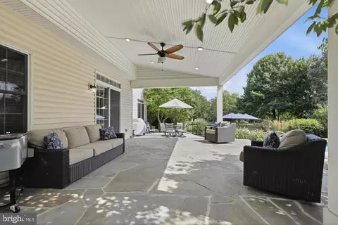 Exterior - 1146 S Bristol Dr, Lititz, PA 17543 photo 4 of 7