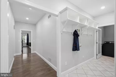 Entry Way - 1146 S Bristol Dr, Lititz, PA 17543 photo 6 of 7