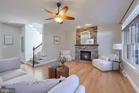 Living - 1146 S Bristol Dr, Lititz, PA 17543 photo 5 of 6