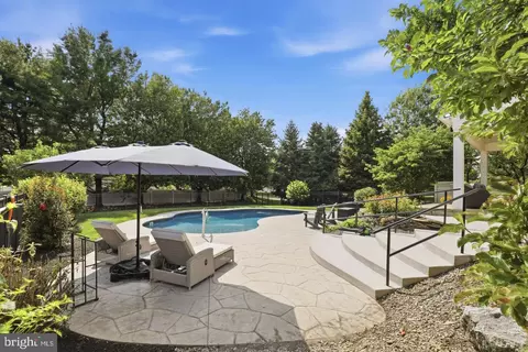 Exterior - 1146 S Bristol Dr, Lititz, PA 17543 photo 3 of 7