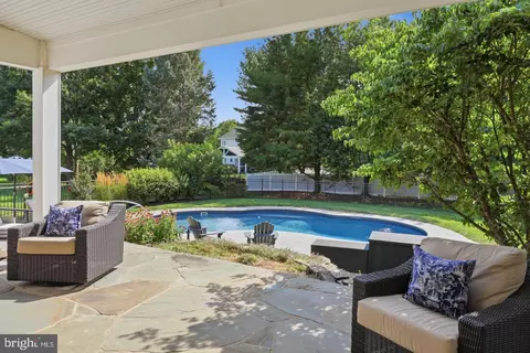 Exterior - 1146 S Bristol Dr, Lititz, PA 17543 photo 2 of 7