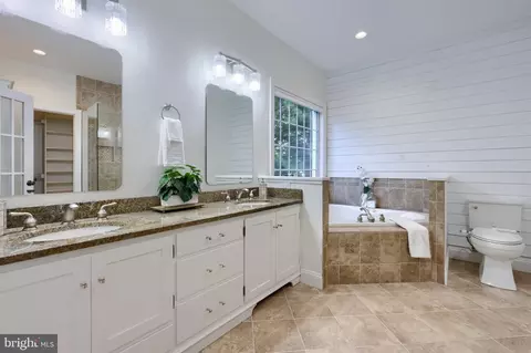 Bath - 1146 S Bristol Dr, Lititz, PA 17543 photo 1 of 2
