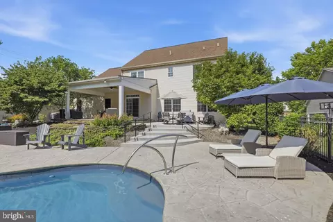 Exterior - 1146 S Bristol Dr, Lititz, PA 17543 photo 6 of 7