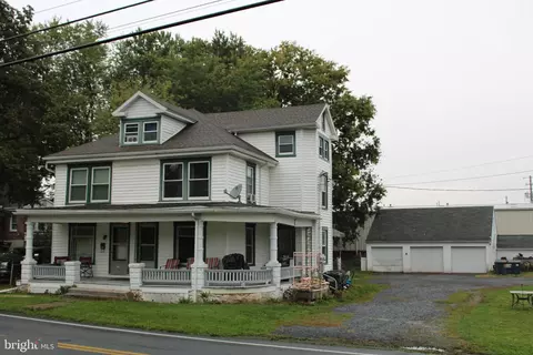 104-106 W Main St, Reinholds, PA 17569