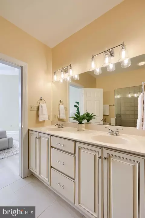 Bath - 624 Northfield Rd, Lititz, PA 17543 photo 3 of 6