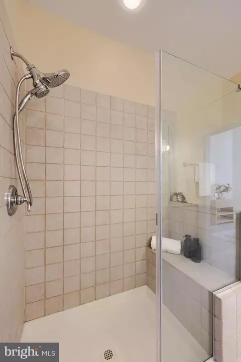 Bath - 624 Northfield Rd, Lititz, PA 17543 photo 2 of 6