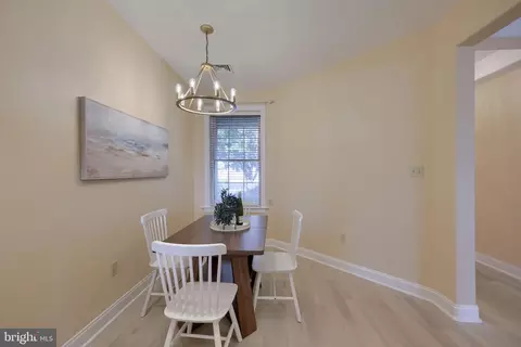Dining - 624 Northfield Rd, Lititz, PA 17543 photo 3 of 3
