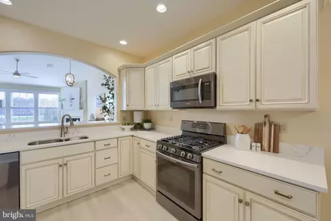 Kitchen - 624 Northfield Rd, Lititz, PA 17543 photo 2 of 4