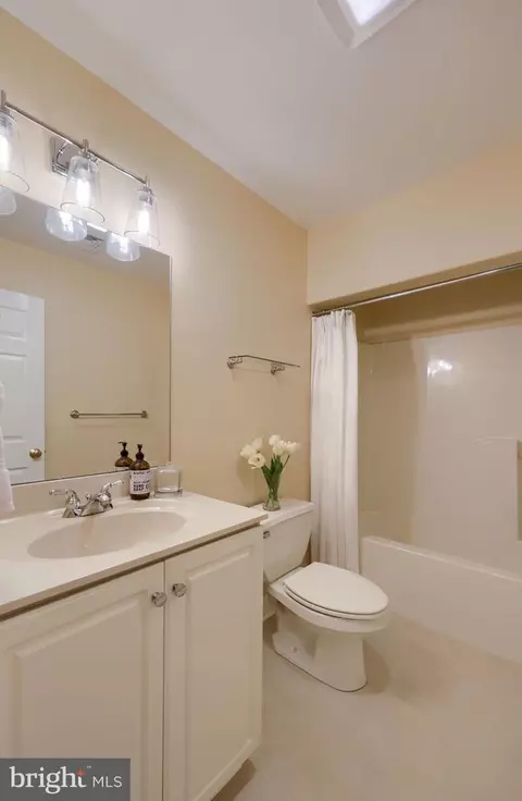 Bath - 624 Northfield Rd, Lititz, PA 17543 photo 5 of 6