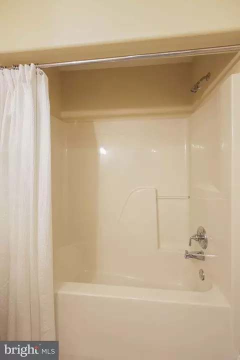 Bath - 624 Northfield Rd, Lititz, PA 17543 photo 6 of 6