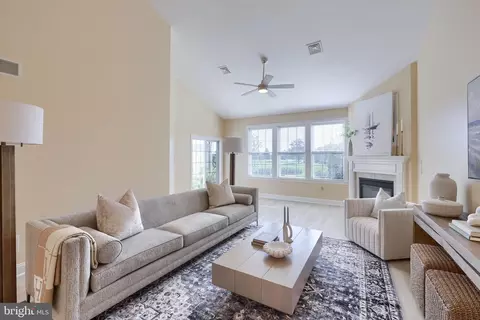 Living - 624 Northfield Rd, Lititz, PA 17543 photo 1 of 4