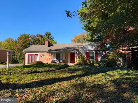 204 Eisenhower Blvd, Lancaster, PA 17603