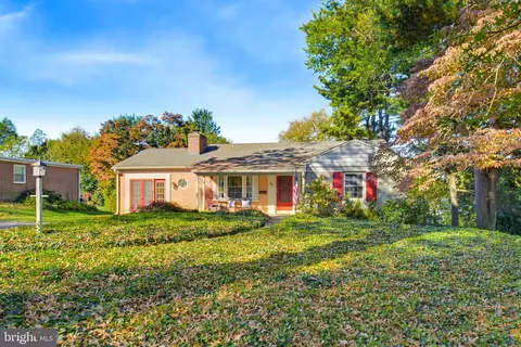 204 Eisenhower Blvd, Lancaster, PA 17603