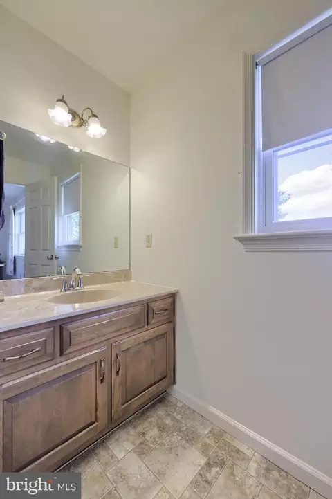 Bath - 811 S Cedar St, Lititz, PA 17543 photo 2 of 3