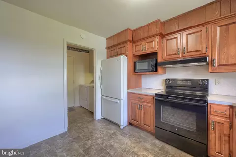 Kitchen - 811 S Cedar St, Lititz, PA 17543 photo 4 of 4