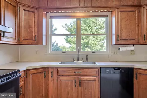 Kitchen - 811 S Cedar St, Lititz, PA 17543 photo 3 of 4