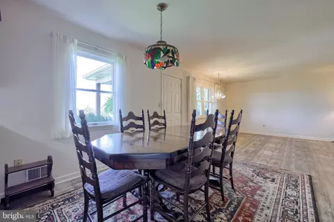 Dining - 811 S Cedar St, Lititz, PA 17543 photo 3 of 4