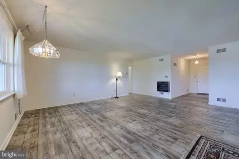 Living - 811 S Cedar St, Lititz, PA 17543 photo 2 of 2