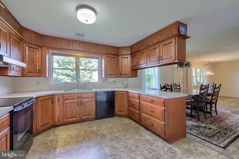 Kitchen - 811 S Cedar St, Lititz, PA 17543 photo 2 of 4