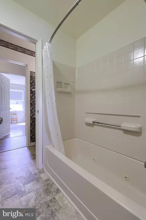 Bath - 811 S Cedar St, Lititz, PA 17543 photo 3 of 3