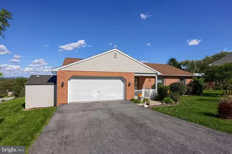 Exterior - 811 S Cedar St, Lititz, PA 17543 photo 2 of 7