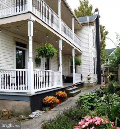 Exterior - 23 W Orange St, Lititz, PA 17543 photo 4 of 7