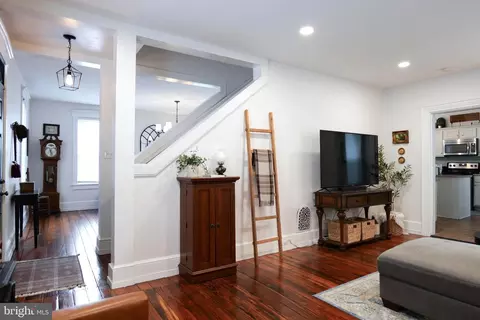 Entry Way - 23 W Orange St, Lititz, PA 17543 photo 1 of 3