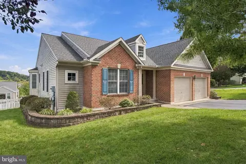 8 Cameron Ct, Denver, PA 17517