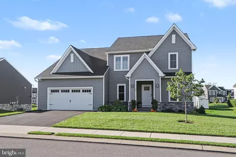 70 Lake View Rd, Ephrata, PA 17522