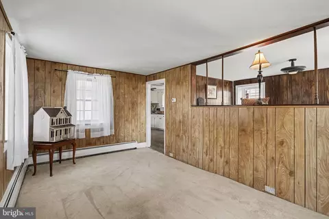Living - 1259 E Newport Rd, Lititz, PA 17543 photo 3 of 3