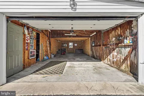 Exterior - 1259 E Newport Rd, Lititz, PA 17543 photo 9 of 12