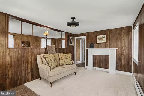 Living - 1259 E Newport Rd, Lititz, PA 17543 photo 1 of 3
