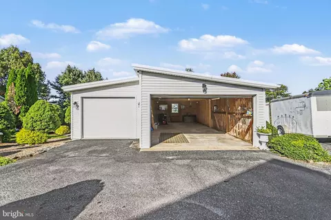 Exterior - 1259 E Newport Rd, Lititz, PA 17543 photo 8 of 12